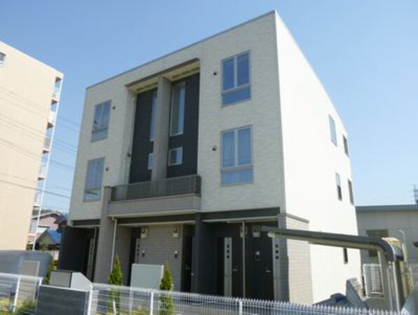 プラシードの物件外観写真